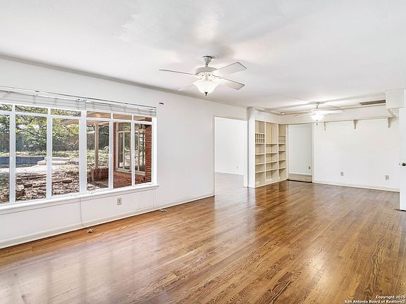 4th image of 522 Woodcrest