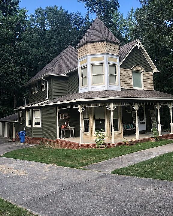 2nd image of 1750 Oakwood Cir SW