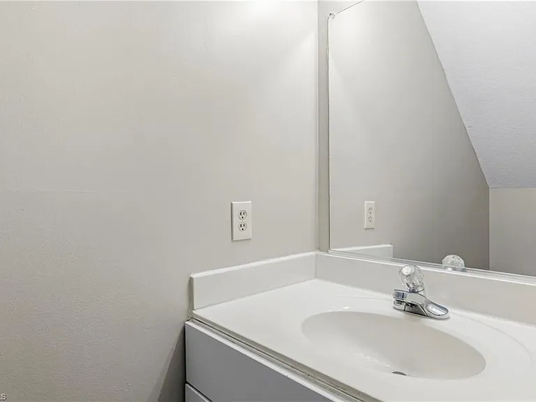 2320 Meadow Gate Dr — Photo 16