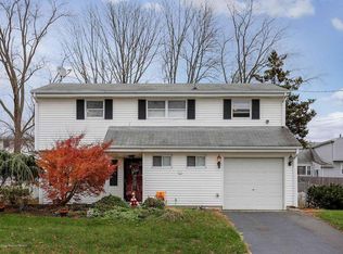 18 Twain Ave, Old Bridge, NJ 08857