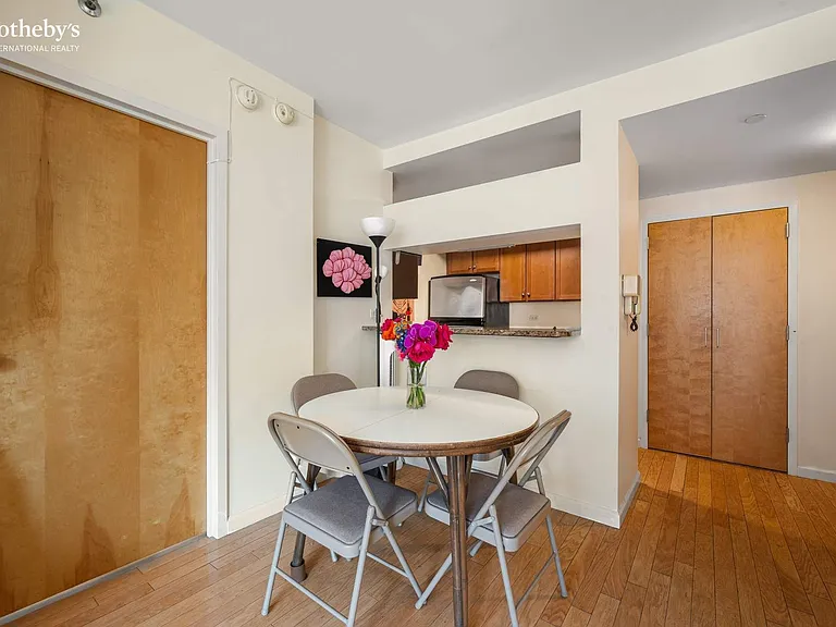 520 W 23rd St #8B — Photo 9