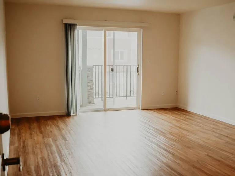 Pacific Rim Apartments — Photo 7
