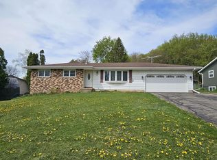 715 Willow Run St, Cottage Grove, WI 53527