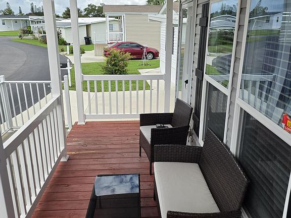 3rd image of 121 Sandhill Boulevard
