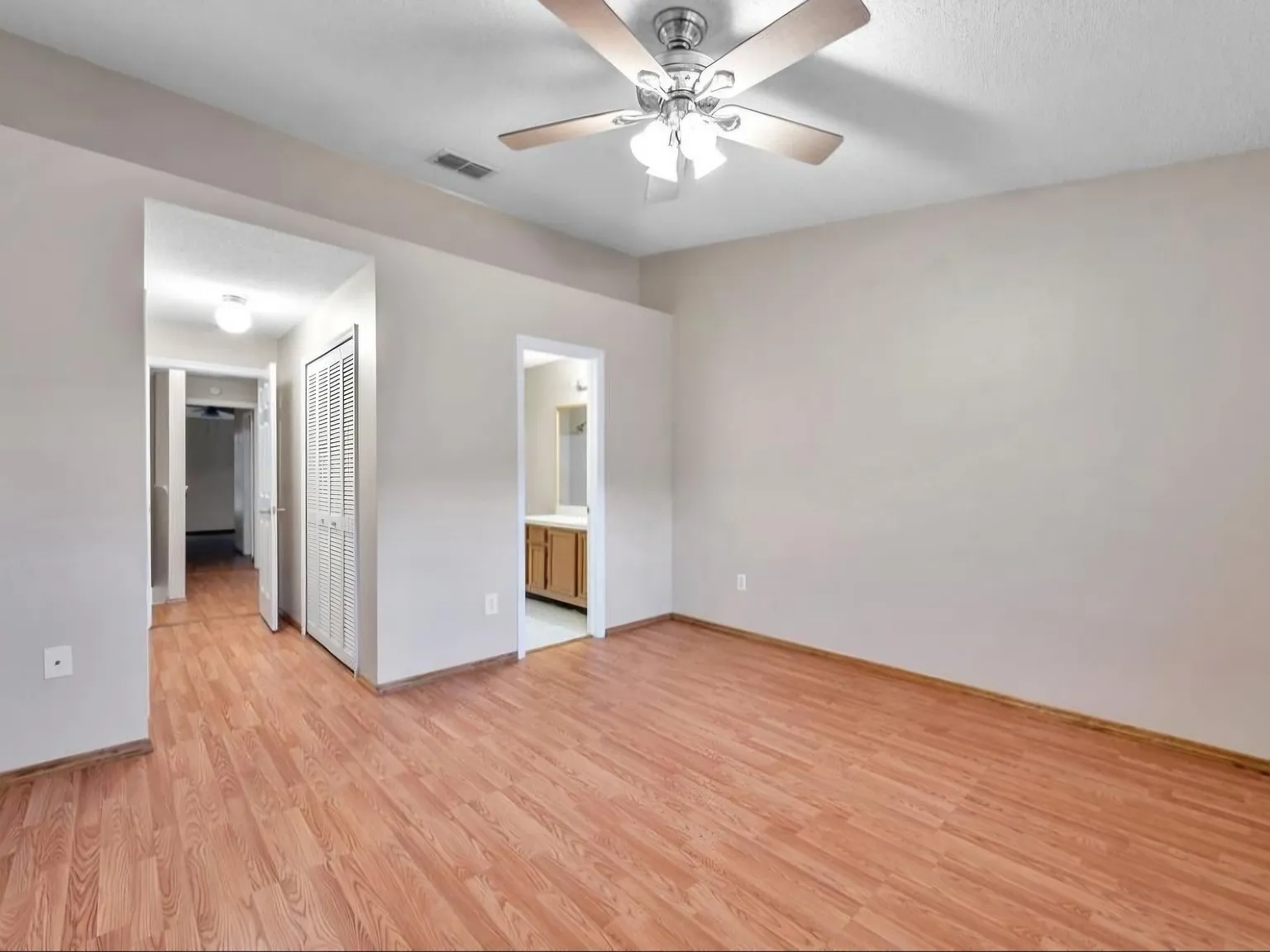 2 bed, 2.5 bath, 1288 sqft, $1,800 — Photo 1