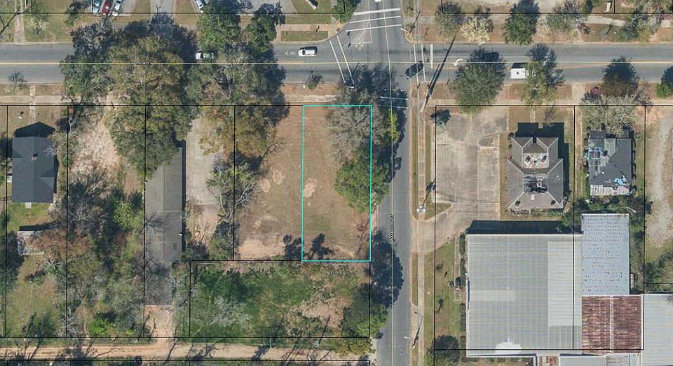 2nd image of 600 2nd Ave