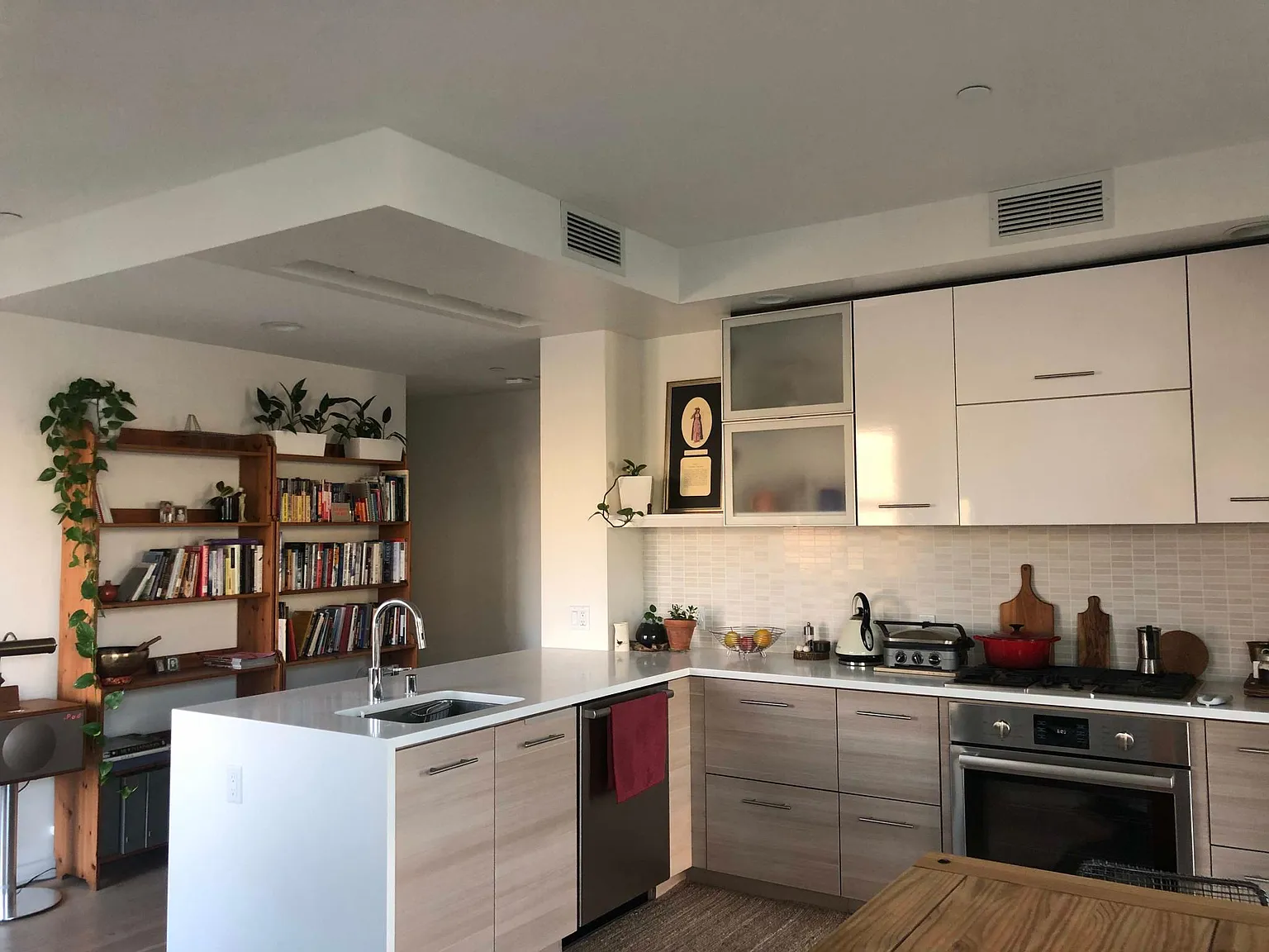 2 bed, 1011 sqft, $5,500 — Photo 3