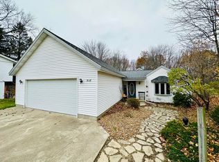 518 W Hile Rd, Norton Shores, MI 49441