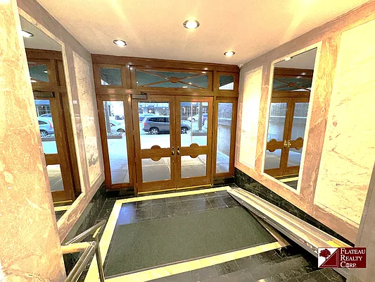 Sold by Flateau Realty | media 24