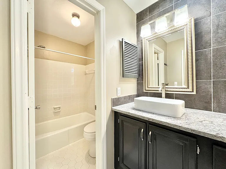2015 Warwickshire Dr — Photo 18