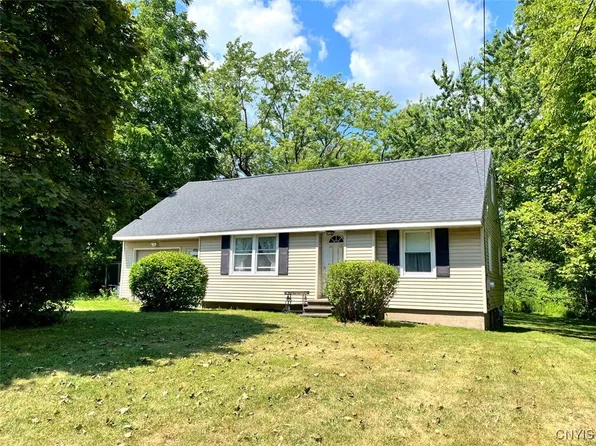 3237 Howlett Hill Rd, Camillus, NY 13031