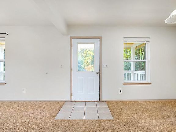 4th image of 6222 NE Center St #A