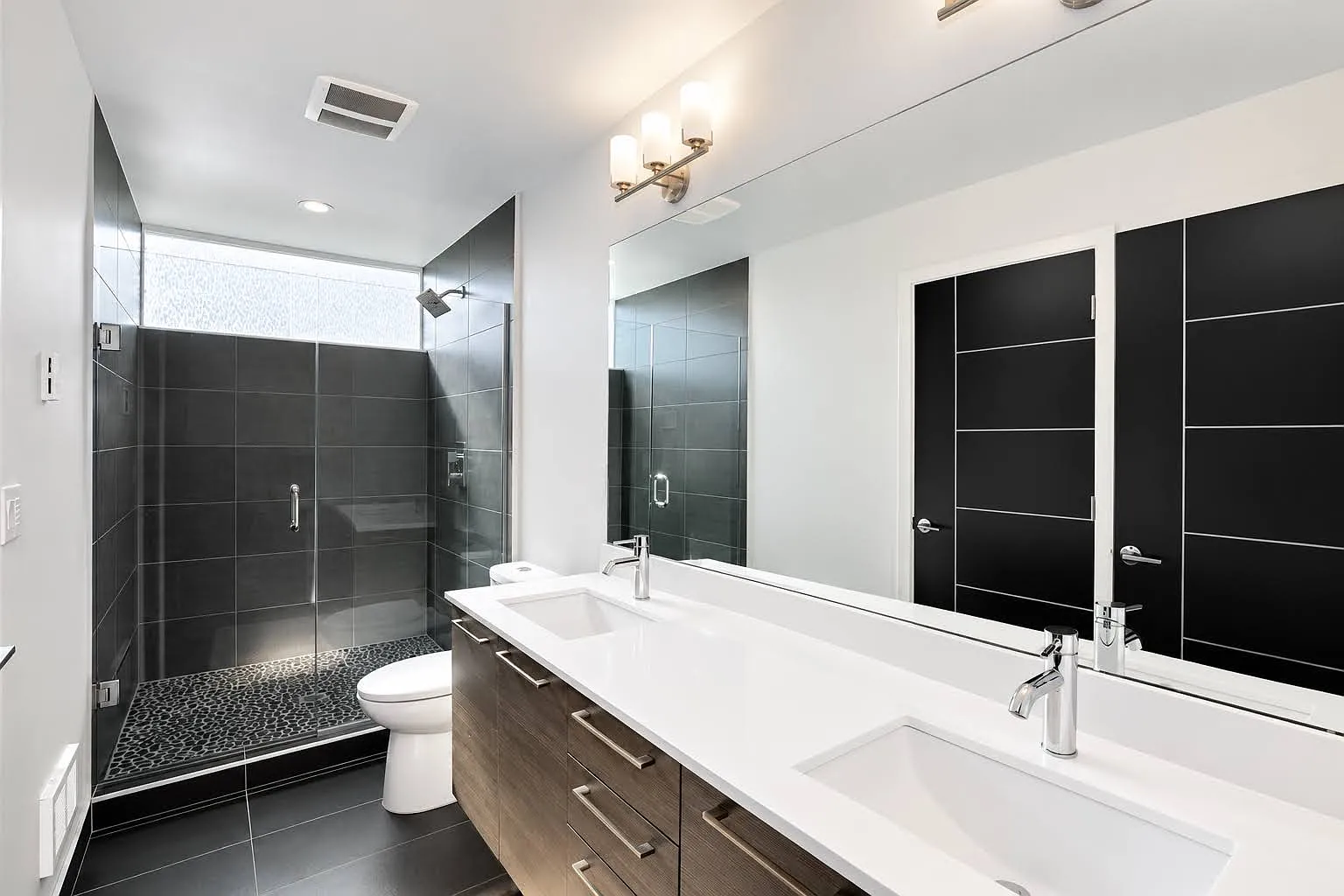 3 bed, 2.5 bath, 1588 sqft, $3,950 — Photo 3