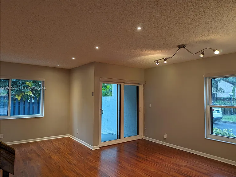 3446 Oak Dr — Photo 8