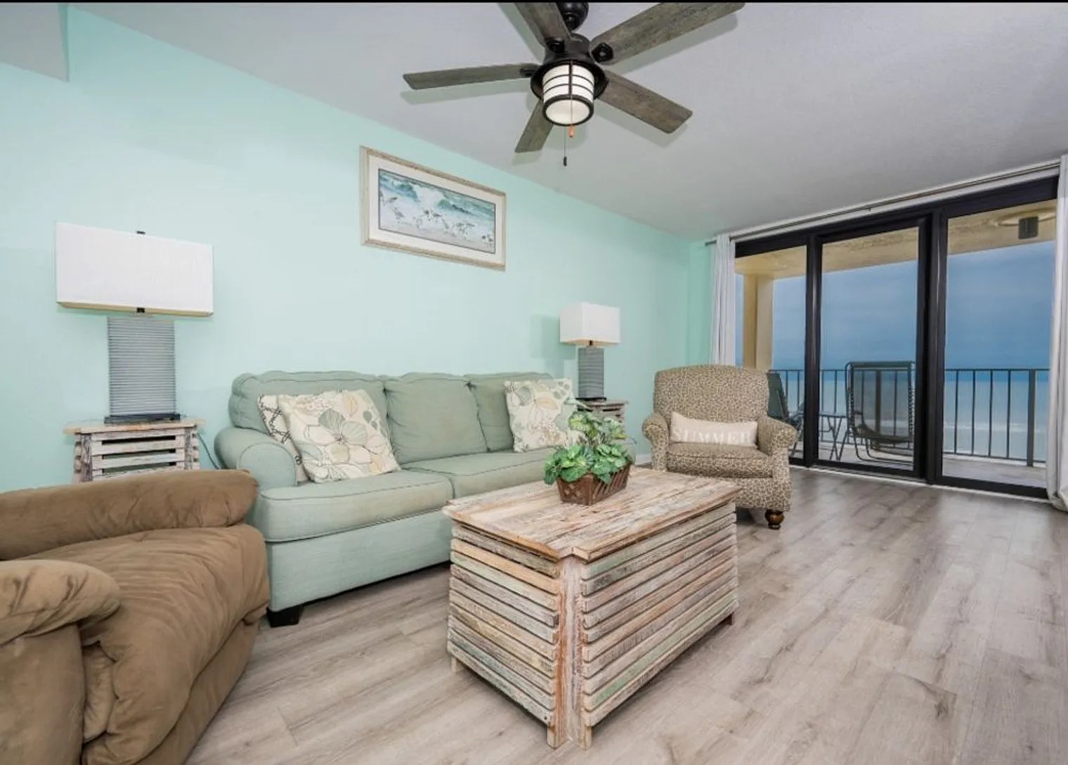 1 bed, 1.0 bath, 678 sqft, $3,999 — Photo 2