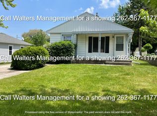 124 Marshall St, Pewaukee, WI 53072