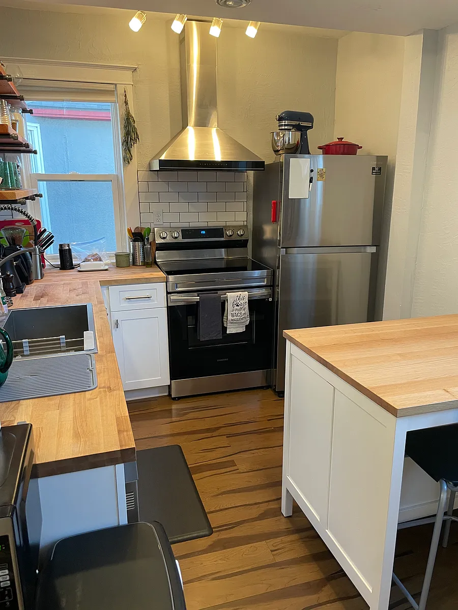 Building Photo - 807 Lowry Ave NE #1