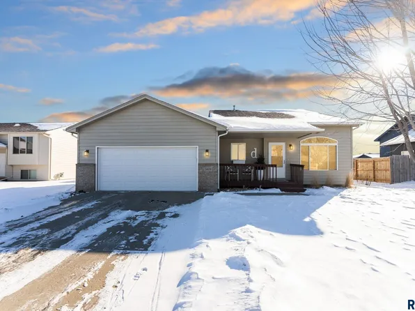 7608 S Hughes Ave, Sioux Falls, SD 57108