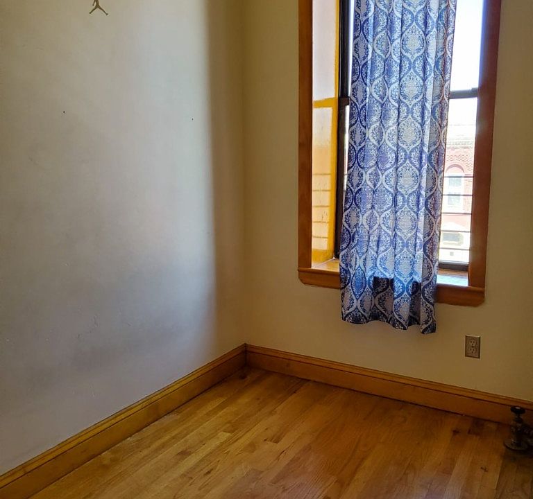 2nd image of 458 Halsey St APT 3