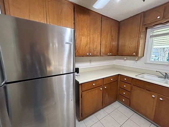 4th image of 829 Pennington Pl