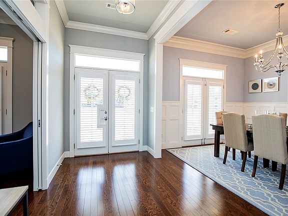 2nd image of 384 Bella Toscana St