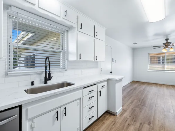 3904 E Hampton Way, Fresno, CA 93726