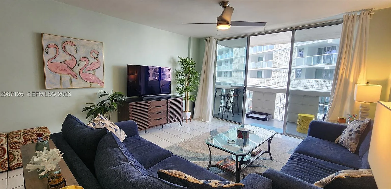 South Bay Club Condo — Photo 2
