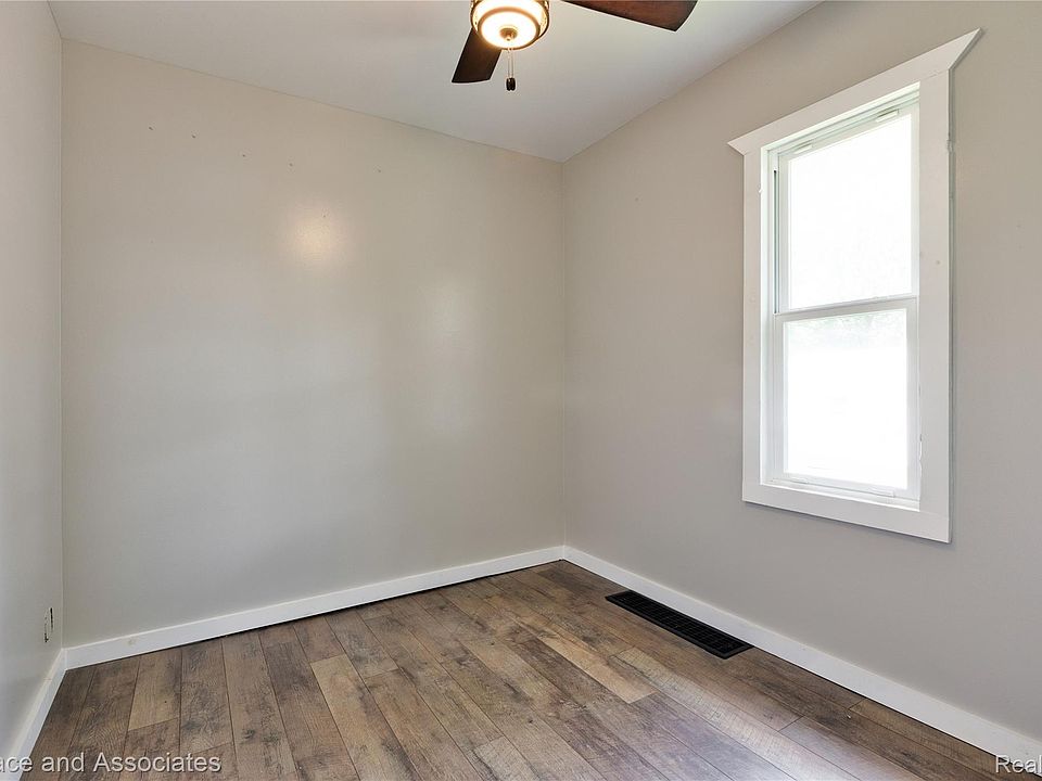 1429 Division St, photo 15
