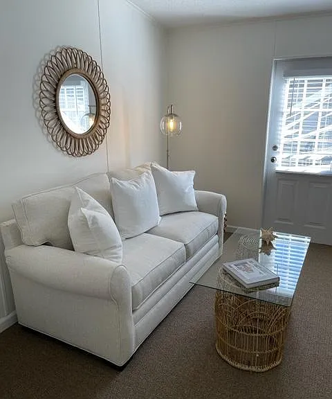Study/guest bedroom with pull out sofa