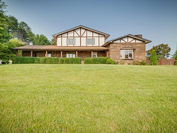 3rd image of 310 Armstrong Dr