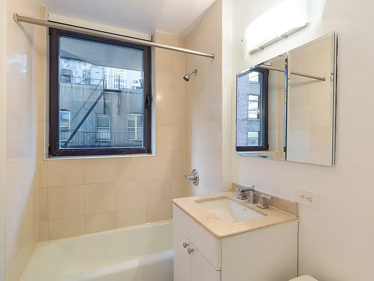 235 W 48th St #14N — Photo 4