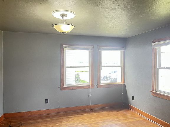 2nd image of 320 W Monroe St