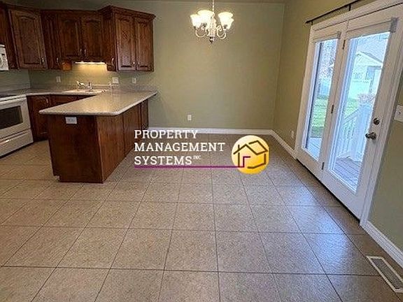 4th image of 720 S Clearwater Falls Dr