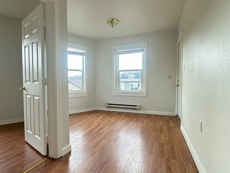 Davis Place Apartments — Photo 14