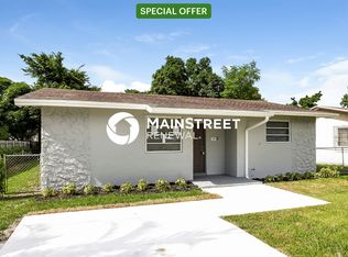 381 NE 164th St, Miami, FL 33162