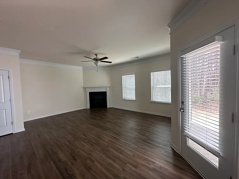 112 Bryon Ln — Photo 6