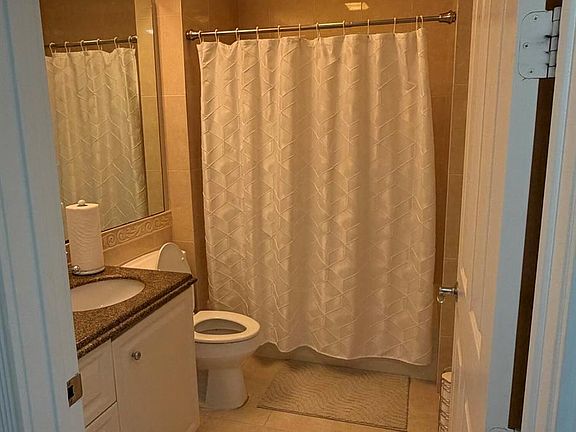 5th image of 38 Harbour Isle Dr #106