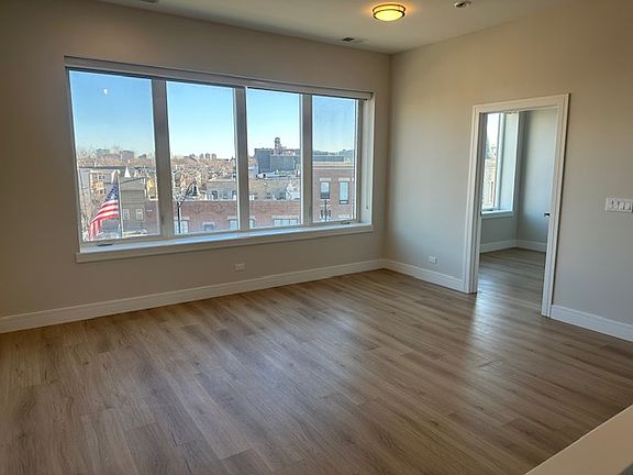 2nd image of 4010 N Lincoln Ave #304