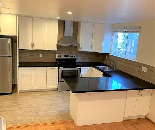 3rd image of 900 Palm Ave APT 10
