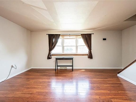 5th image of 1096 Cranston Dr