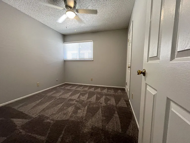 330 W Acacia Street — Photo 16