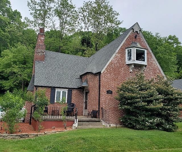 1st image of 930 W Stuart Dr