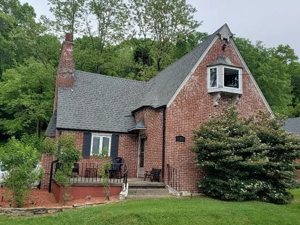 930 W Stuart Dr, Galax, VA 24333