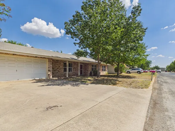 607 S Columbus St, Fredericksburg, TX 78624