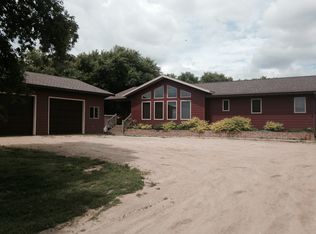 707 Lake View Dr, Devils Lake, ND 58301