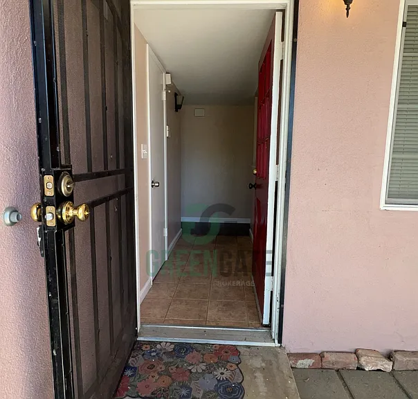 2305 Rose Ave — Photo 4