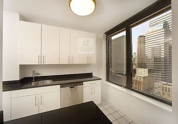 3rd image of 150 E 57th St APT 31A
