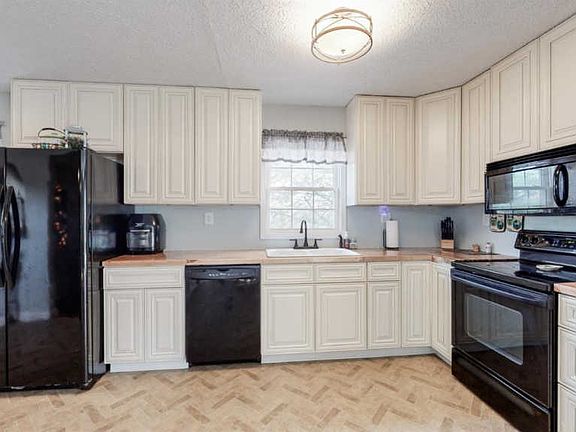 5th image of 601 W College Ave