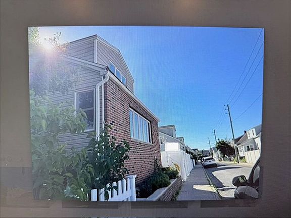 3rd image of 20 Ebony Ct