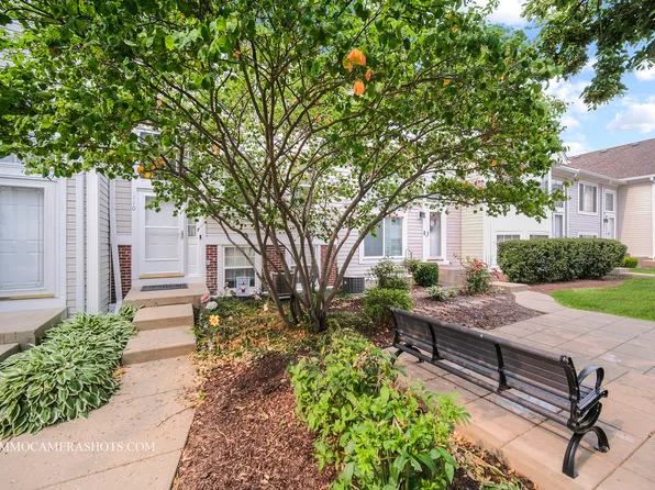 110 Hidden Creek Ln Unit 110, North Aurora, IL 60542